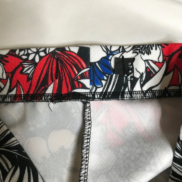 Women’s Tropical Floral Pencil Skirt • Red Blue Black White Print - Picture 6 of 15
